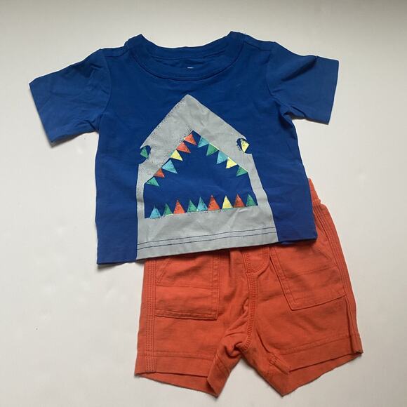 Tea Collection Shark T Shirt Tee & Orange Shorts Outfit - Picture 1 of 4